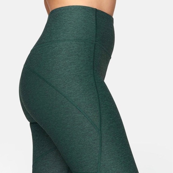 ❌SOLD❌ NWT Outdoor Voices 3/4 Warm Up Leggings - Picture 3 of 5
